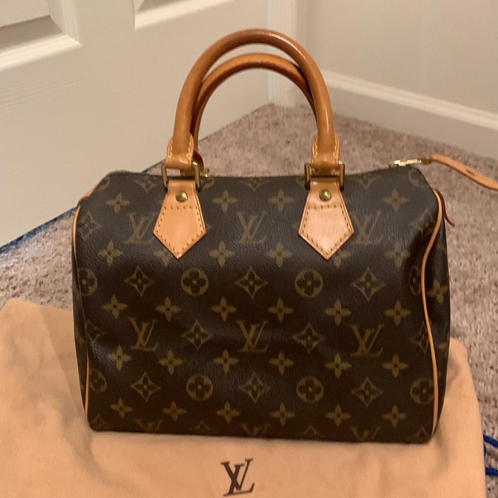 Authentic Louis Vuitton monogram SPEEDY 25